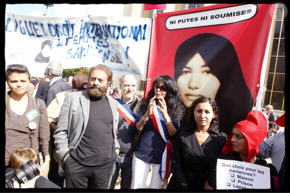 Rassemblement à l'initiative de Ni Putes Ni Soumises sur l'esplanade des Droits de l'Homme au Trocadéro à Paris en soutien à Sakineh Mohammadi Ashtiani, le 28 août 2010