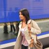 Leïla Bekhti arrive à la Gare de Lyon pour la promotion du film Tout ce qui brille, dans le cadre de la sortie DVD. 26 août 2010