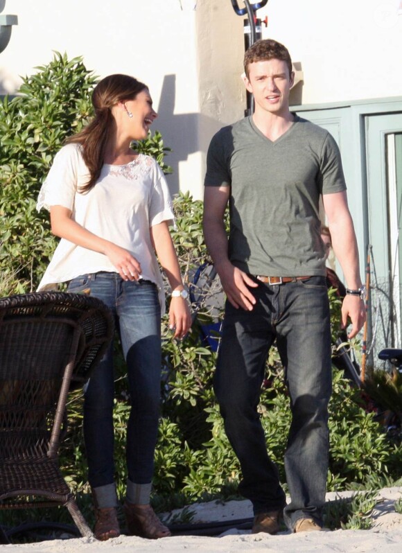 Mila Kunis et Justin Timberlake sur le tournage de Friends with Benefits, à Malibu, le 31 août 2010.