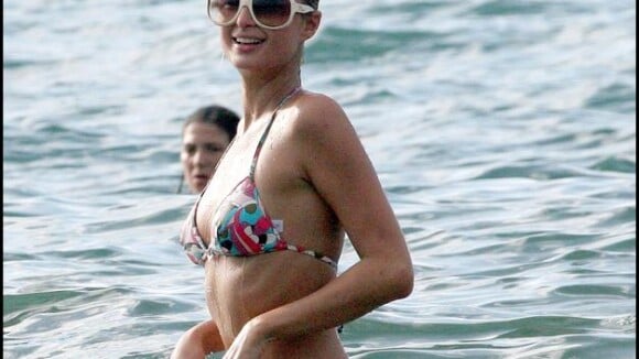 Paris Hilton décompresse à Hawaï... loin de ses histoires de cocaïne !