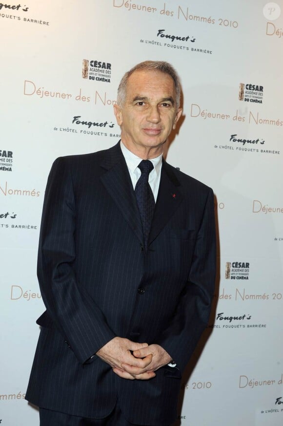 Nicolas Sarkozy a réçu des professionnels du cinéma - dont Alain Terzian - afin de discuter de la hausse de la TVA sur la télévision payante, à l'Elysée, le 6 septembre 2010.