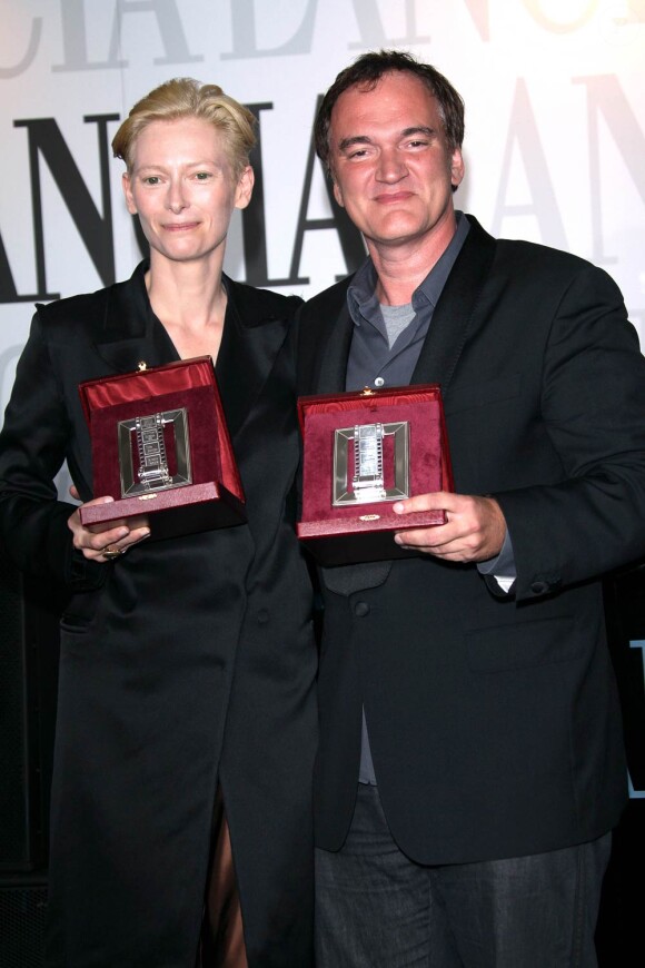 Tilda Swinton et Quentin Tarantino récompensés du Nastro d'Argento, lors de la 67e Mostra de Venise, le 9 septembre 2010.