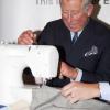 Le prince Charles au monastère de Gorton, apprend à faire de la couture avec des matériaux recyclés ! 9/09/2010