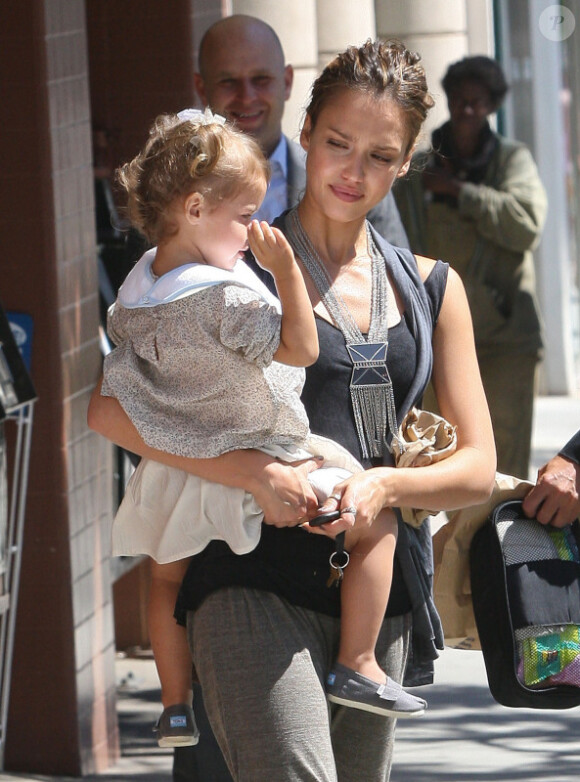 Jessica Alba et sa fille Honor à Beverly Hills, le 13 septembre 2010