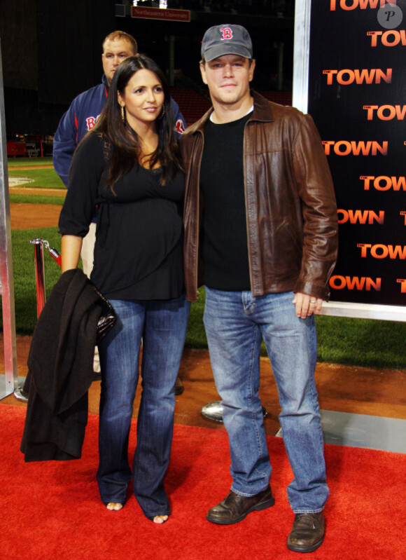Matt Damon et sa femme enceinte Luciana lors de l'avant-première du film The Town à Boston le 14 septembre 2010