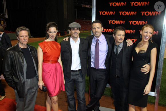 Chris Cooper, Rebeca Hall, Jon Hamm, Ben Affleck, Jeremy Renner et Blake Lively lors de l'avant-première du film The Town à Boston le 14 septembre 2010