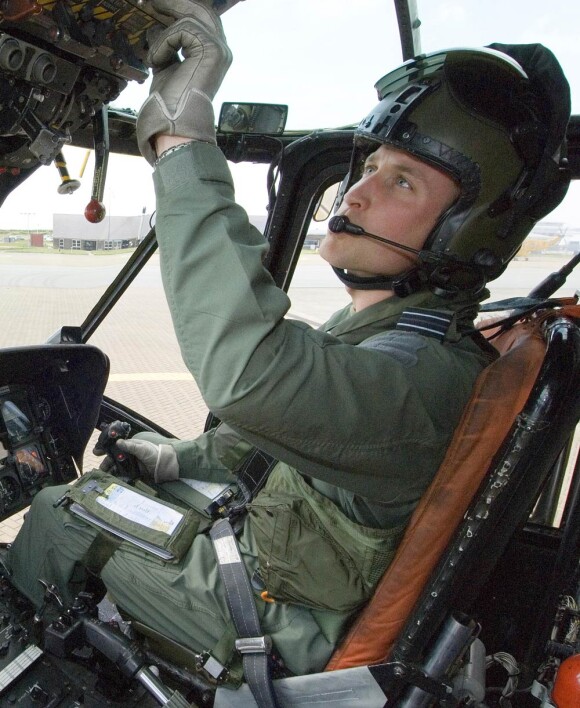 Le 17 septembre 2010, le prince William achevait sa formation de pilote secouriste (Search and Rescue) à bord du Sea King.