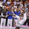 L'équipe de France de tennis célèbre comme il se doit sa victoire en Coupe Davis qui lui ouvre les portes de la finale le 18 septembre 2010