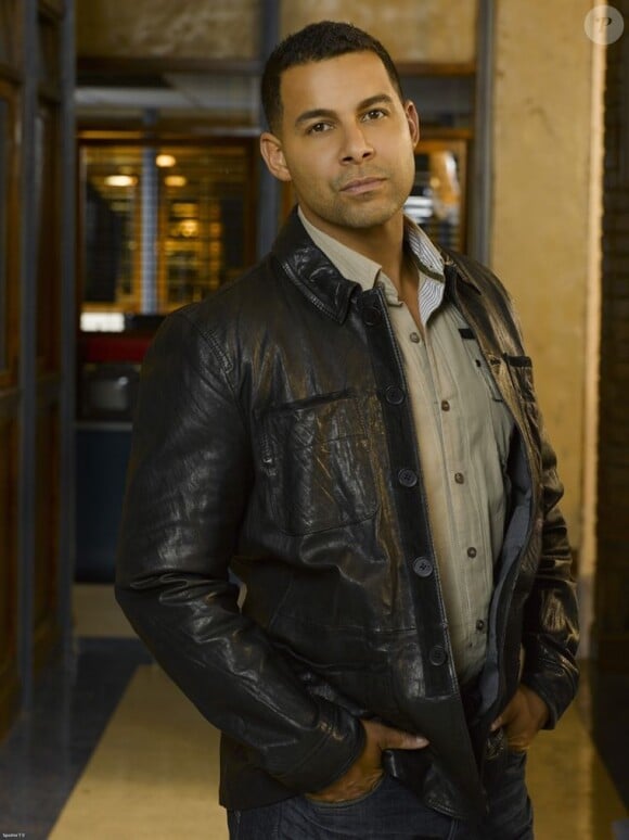 Detective Esposito (joué par Jon Huertas) dans la série Castle