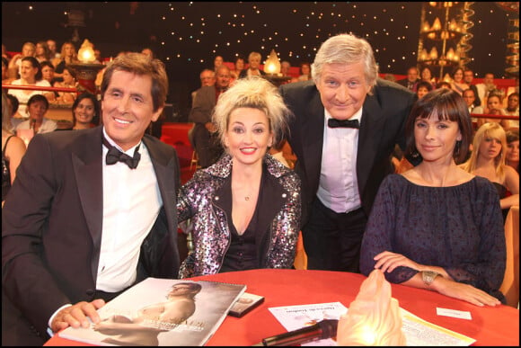Max Guazzini, Christelle Cholet, Patrick Sébastien et Mathilda May à l'émission Le Plus Grand Cabaret du Monde diffusée le 16 octobre 2010 sur France 2.