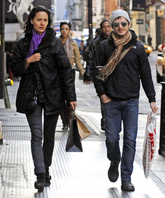 Elijah Wood et Pamela Racine dans les rues new-yorkaises en 2009