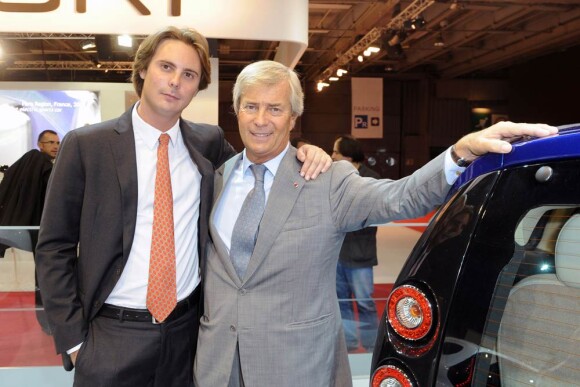 Vincent Bolloré et son fils Cyrille à l'occasion de l'inauguration du Mondial de l'Automobile 2010, à Paris, le 30 septembre 2010.
