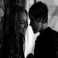 Justin Bieber : Regardez-le partager un tête-à-tête romantique avec une fan !