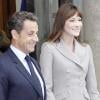 Carla Bruni et Nicolas Sarkozy sur le parvis de l'Elysée, le 28 septembre 2010