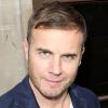 Gary Barlow (photo) et Robbie Williams à la sortie des locaux de Radio 1, Londres, le 7 octobre 2010.