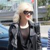 Gwen Stefani toujours aussi branchée, elle craque comme toutes les fashionistas sur le perfecto en cuir...