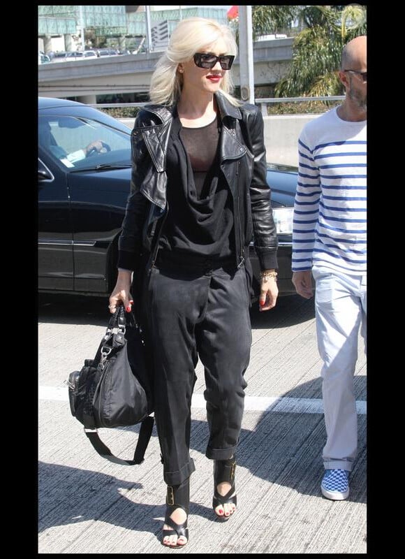 Gwen Stefani toujours aussi branchée, elle craque comme toutes les fashionistas sur le perfecto en cuir...