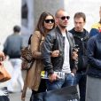 Wesley Sneijder, star de l'Inter, et Yolanthe Cabau van Kasbergen, sa femme depuis juillet 2010 : des emplettes milanaises non dénuées de tendresse...