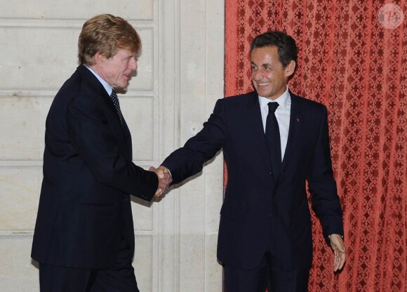 Robert Redford, ici avec Nicolas Sarkozy, a été fait Chevalier de la Légion d'Honneur, au Palais de l'Elysée, à Paris, le 14 octobre 2010.