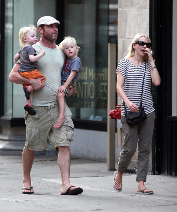 Naomi Watts et Liev Schreiber avec leurs enfants