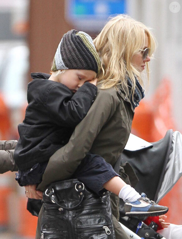 Naomi Watts et son fils aîné Alexander à New York le 15 octobre 2010
