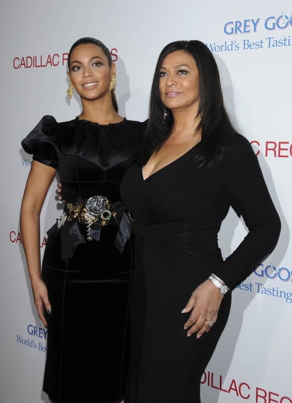 La chanteuse américaine Beyoncé et sa maman Tina Knowles