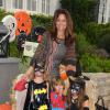 Carnaval chez Pottery Barn Kids pour Operation Smile, à Los Angeles, le 23 octobre 2010 : Brooke Burke et sa petite famille