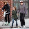 Julianne Moore avec ses enfants Liv Helen et Caleb à Manhattan, le 30/10/10