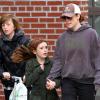 Julianne Moore avec ses enfants Liv Helen et Caleb à Manhattan, le 30/10/10