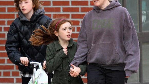 Julianne Moore redevient anonyme... pour ses adorables petites têtes rousses !