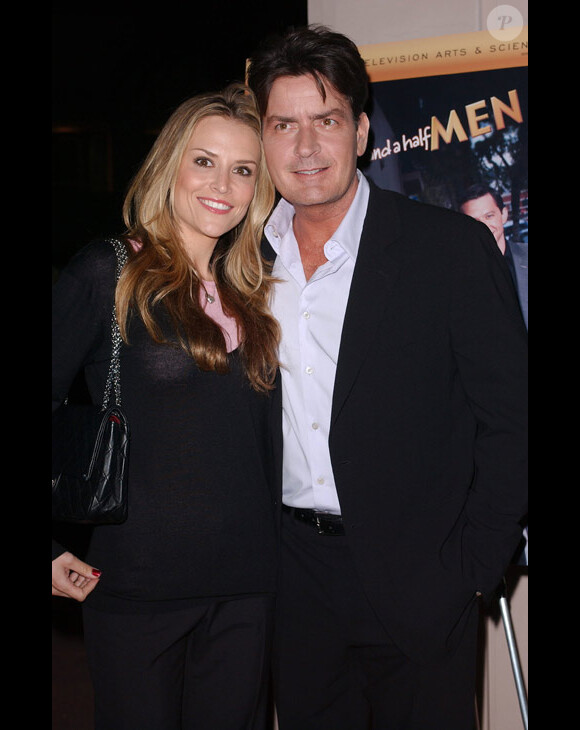 Charlie Sheen et sa femme Brooke Mueller en février 2008 à Los Angeles