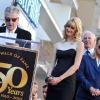 Laura Dern, entourée de ses parents Diane Ladd et Bruce Dern, lors du discours de David Lynch à l'occasion de l'inauguration de leurs trois Etoiles sur le Walk of Fame d'Hollywood Boulevard, à Los Angeles, le 1er novembre 2010.