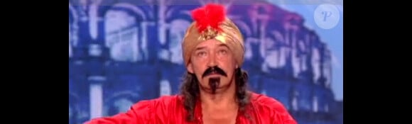 Un incroyable fakhir dans La France a un incroyable talent