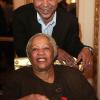 Mercredi 3 novembre 2010, l'auteure Toni Morrison, déjà lauréate du Pulitzer et du Nobel de littérature, recevait les insignes d'officier de la Légion d'honneur des mains de Frédéric Mitterrand, à Paris.