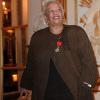 Mercredi 3 novembre 2010, l'auteure Toni Morrison, déjà lauréate du Pulitzer et du Nobel de littérature, recevait les insignes d'officier de la Légion d'honneur des mains de Frédéric Mitterrand, à Paris.