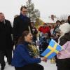 Victoria et Daniel de Suède entamaient mercredi 3 novembre 2010 leur visite de trois jours en Botnie septentrionale, en Suède. L'accueil réservé par les enfants était impressionnant !