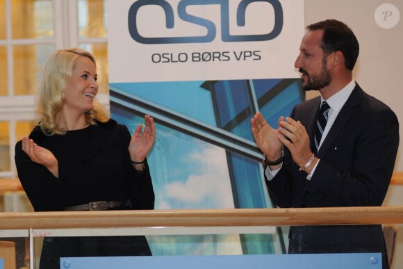 Mette-Marit et Haakon de Norvège à la Bourse d'Oslo le 4 novembre 2010.