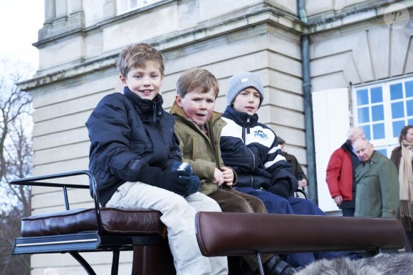 La princesse Mary et le prince Frederik étaient dimanche 7 novembre 2010 à Dyrehaven, au nord de Copenhague, pour l'Hubertus Hunt avec leurs deux enfants, Christian et Isabelle, et leurs neveux Felix et Nikolai.