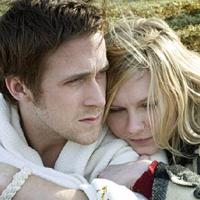 La craquante Kirsten Dunst dans sa scène d'amour avec Ryan Gosling...