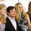 Michael J. Fox avec ses filles Aquinnah et Schuyler ainsi que sa femme Tracy Pollan lors du gala "A Funny Thing Happened On The Way To Cure Parkinson" à New York le 13 novembre 2010