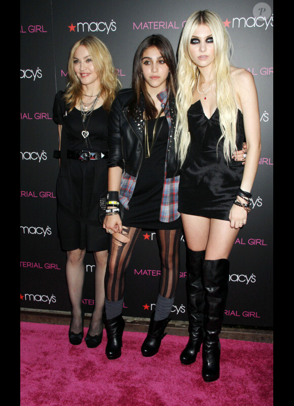 Lourdes Leon, Madonna et Taylor Momsen au lancement de la collection Material Girl le 22 septembre 2010 à New York.