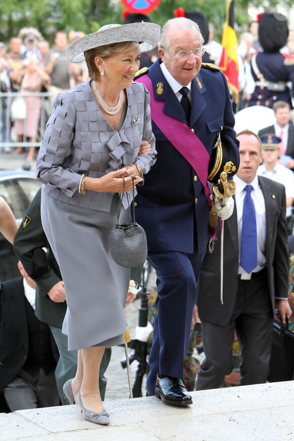 Le train de vie et les dépenses de la famille royale belge, décriés, sont à nouveau sous les projecteurs avec le dévoilement, mercredi 17 novembre 2010, des dotations allouées à ses membres.