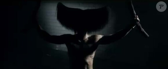 Images extraites du clip Oui mais... non de Mylène Farmer, novembre 2010
 