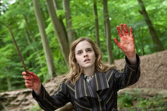 Emma Watson dans Harry Potter et les Reliques de la Mort (partie 1), sortie en salles le 23 novembre 2010.