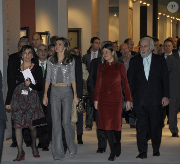 Letizia d'Espagne à Madrid à la foire d'arts et d'antiquités le 23/11/10