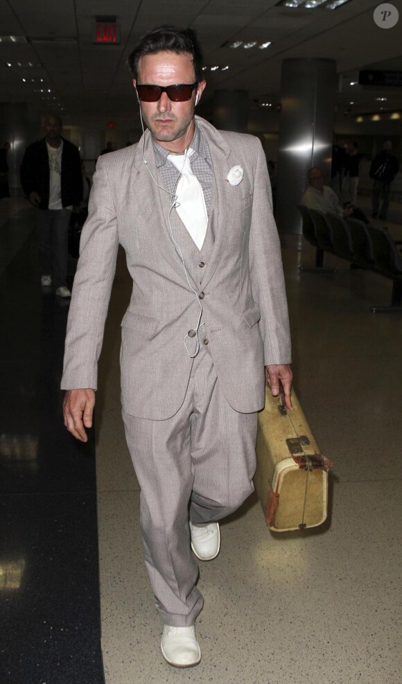 David Arquette arrive à l'aéroport de Los Angeles le 22 novembre 2010