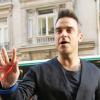 Les Take That arrivent à Paris, le 24 novembre 2010 : Robbie Williams