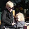 Ashlee Simpson et son époux Pete Wentz font leurs courses avec leur petit Bronx Mowgli, 2 ans, mercredi 24 novembre à Sherman Oaks.
