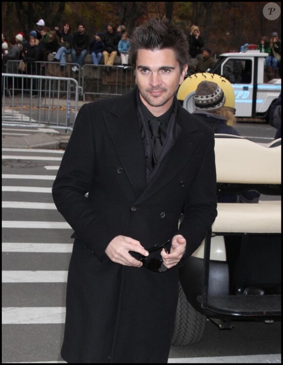 Juanes à la parade de Thanksgiving organisée par le magasin Macy's à New York le 25/11/10.