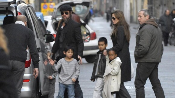 Brad Pitt et Angelina Jolie : A Paris en famille, so romantic et... shopaholic !
